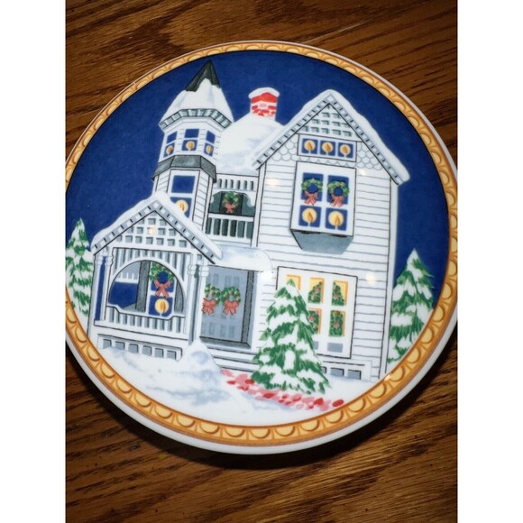 Mikasa Victorian Holiday Round Porcelain Trinket Box Discontinued Winter - Picture 1 of 6